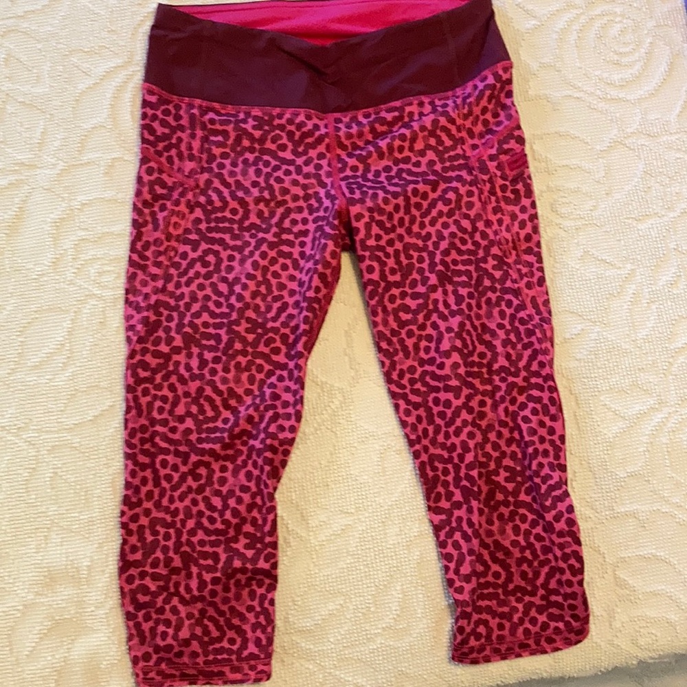 EUC Pink Polka dot leggings Lulu